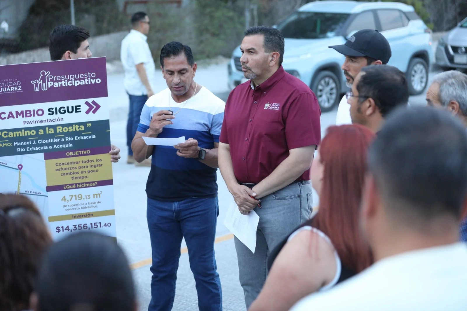 Entrega alcalde pavimentación en Camino a La Rosita