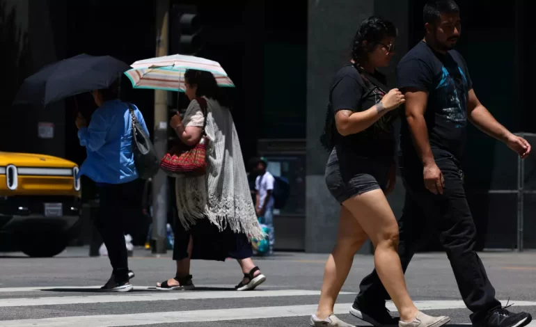 El COVID-19 aumenta en California y se acerca a su máximo nivel en dos años. ‘Casi todo el mundo lo tiene’