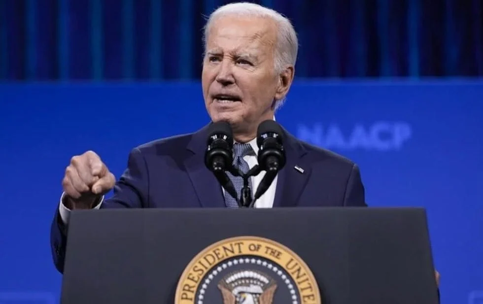 Reporta NYT que Biden considera dejar carrera presidencial