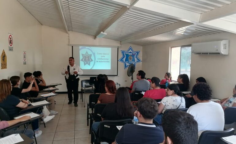 Capacita Seguridad Vial a 48 jóvenes con curso básico de manejo