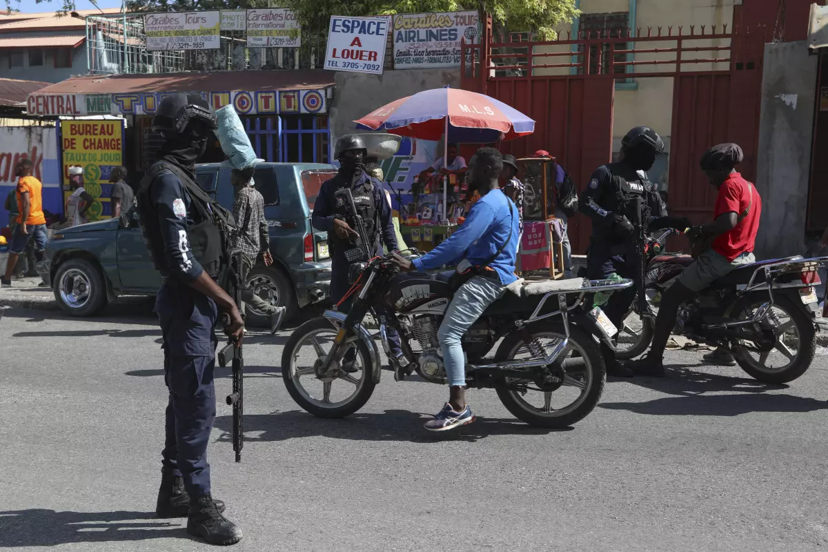 Policía haitiana y keniana intenta expulsar a las pandillas de zona conflictiva de capital de Haití