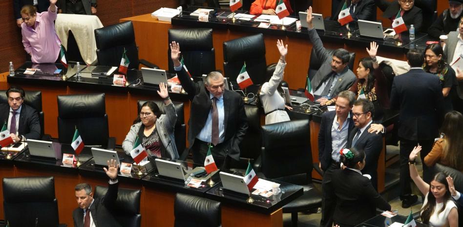 Entre murallas y policías, Senado aprobó esta madrugada reforma a Guardia Nacional; pasa a Sedena