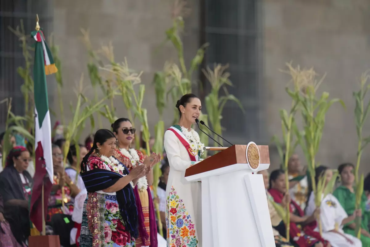 Luces, cámara, acción: arrancan las mañaneras de Sheinbaum en México ante el espejo de López Obrador