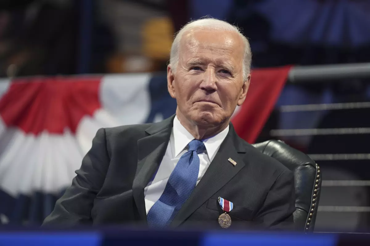 Biden establece récord al conmutar penas de casi 2.500 condenados por delitos de drogas no violentos