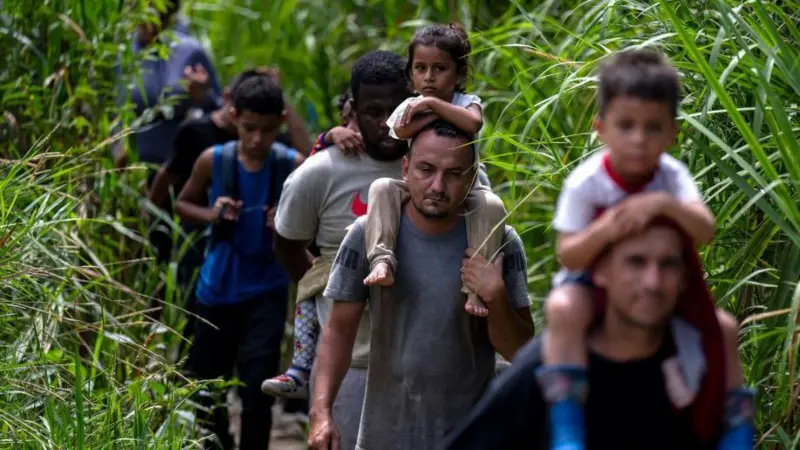 Las medidas con las que Panamá redujo casi a la mitad el paso de migrantes por la selva del Darién