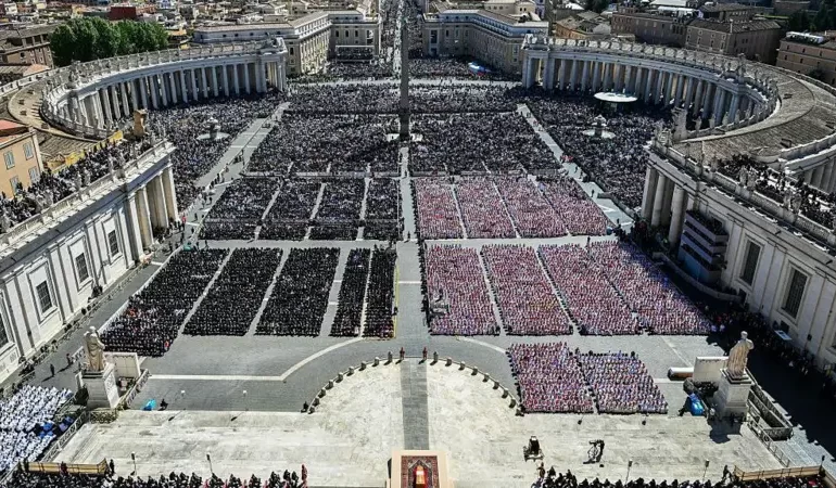 En imágenes: así fue la multitudinaria despedida del papa Francisco en Roma