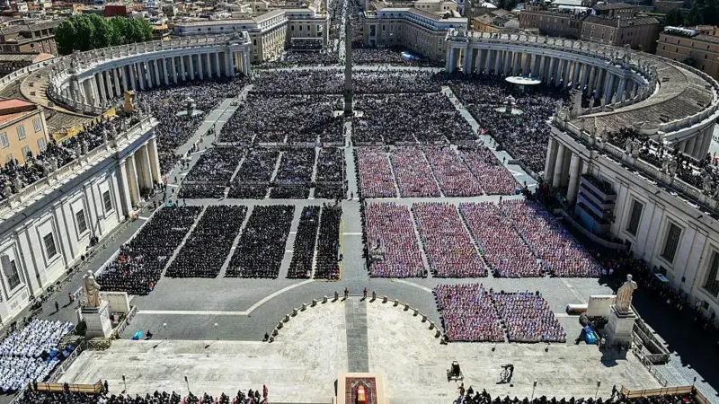 En imágenes: así fue la multitudinaria despedida del papa Francisco en Roma