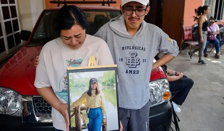 Quiénes son las víctimas y qué dudas deja el mortal choque de un buque escuela mexicano