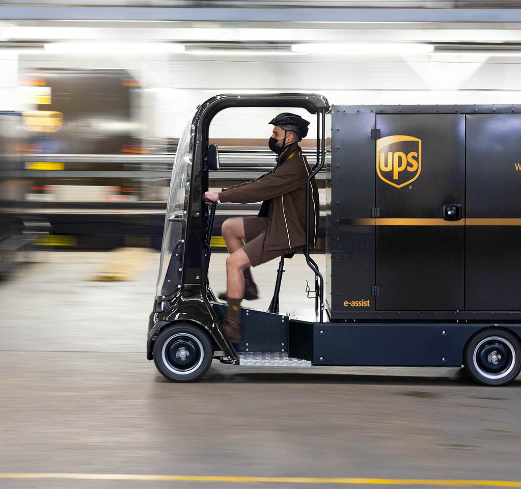 UPS recortará 20.000 empleos y cerrará instalaciones al reducir envíos de Amazon que gestiona