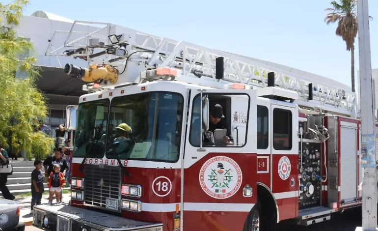 Bomberos sofocan hasta 10 incendios cada día en Ciudad Juárez