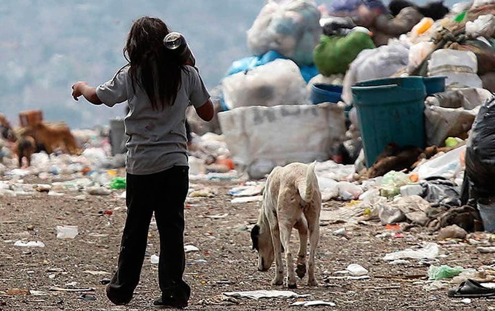 Hay 38.5 millones de pobres en México en 2024, 8.3 millones menos que en 2022