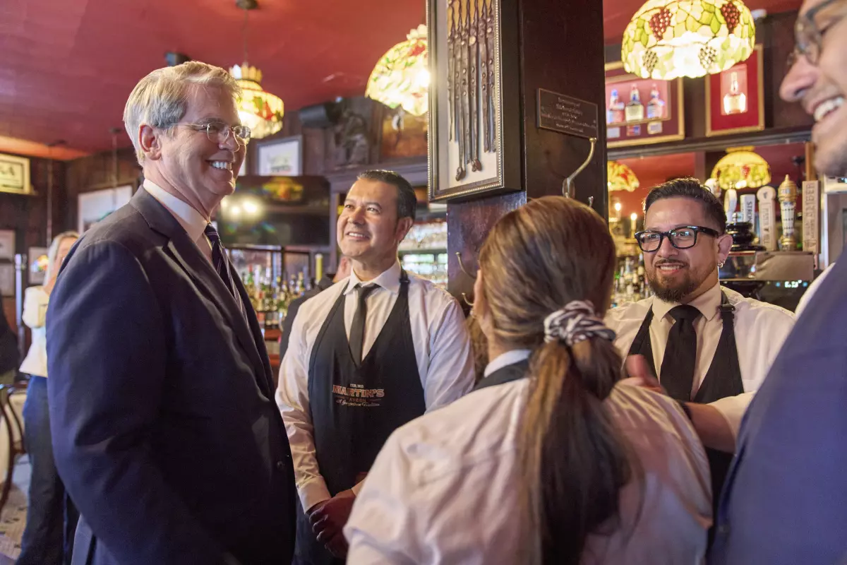 Podcasters e influencers exentos de pagar impuestos sobre propinas bajo plan republicano