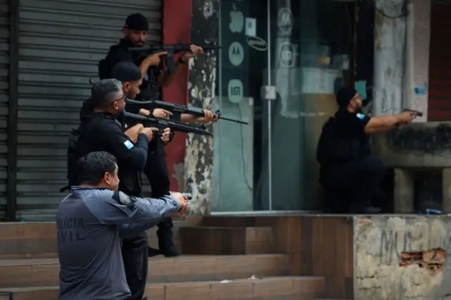 Así fue el operativo histórico contra el narco en Brasil: Van 60 muertos y 81 detenidos