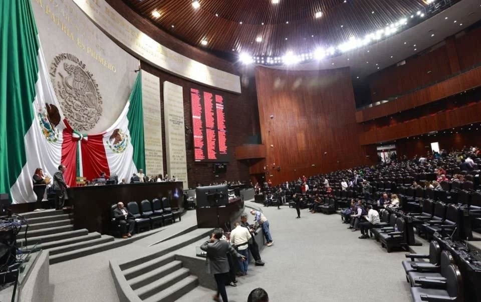 Avalan diputados ola de impuestos