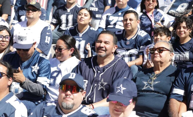 Acompaña Pérez Cuéllar a fans de los Vaqueros en su fotografía anual