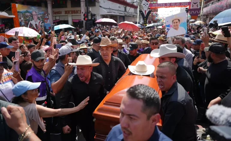 Fiscalía mexicana: el asesino del alcalde de Uruapan fue un joven de 17 años