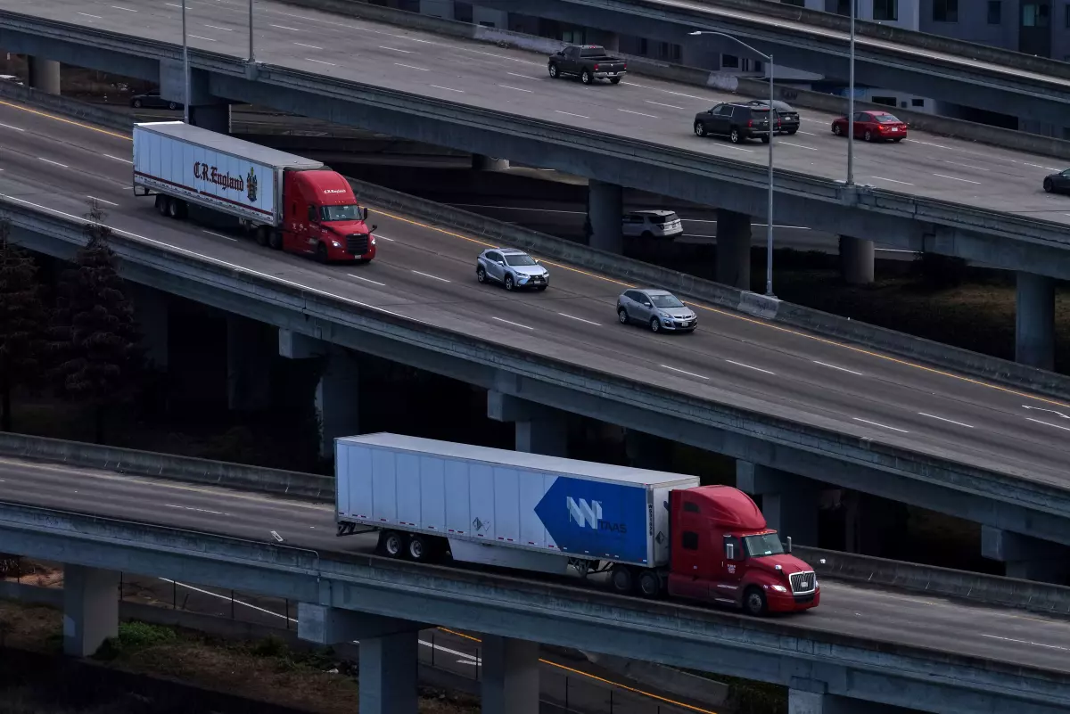 California revocará 17,000 permisos de conducir comerciales expedidos a inmigrantes