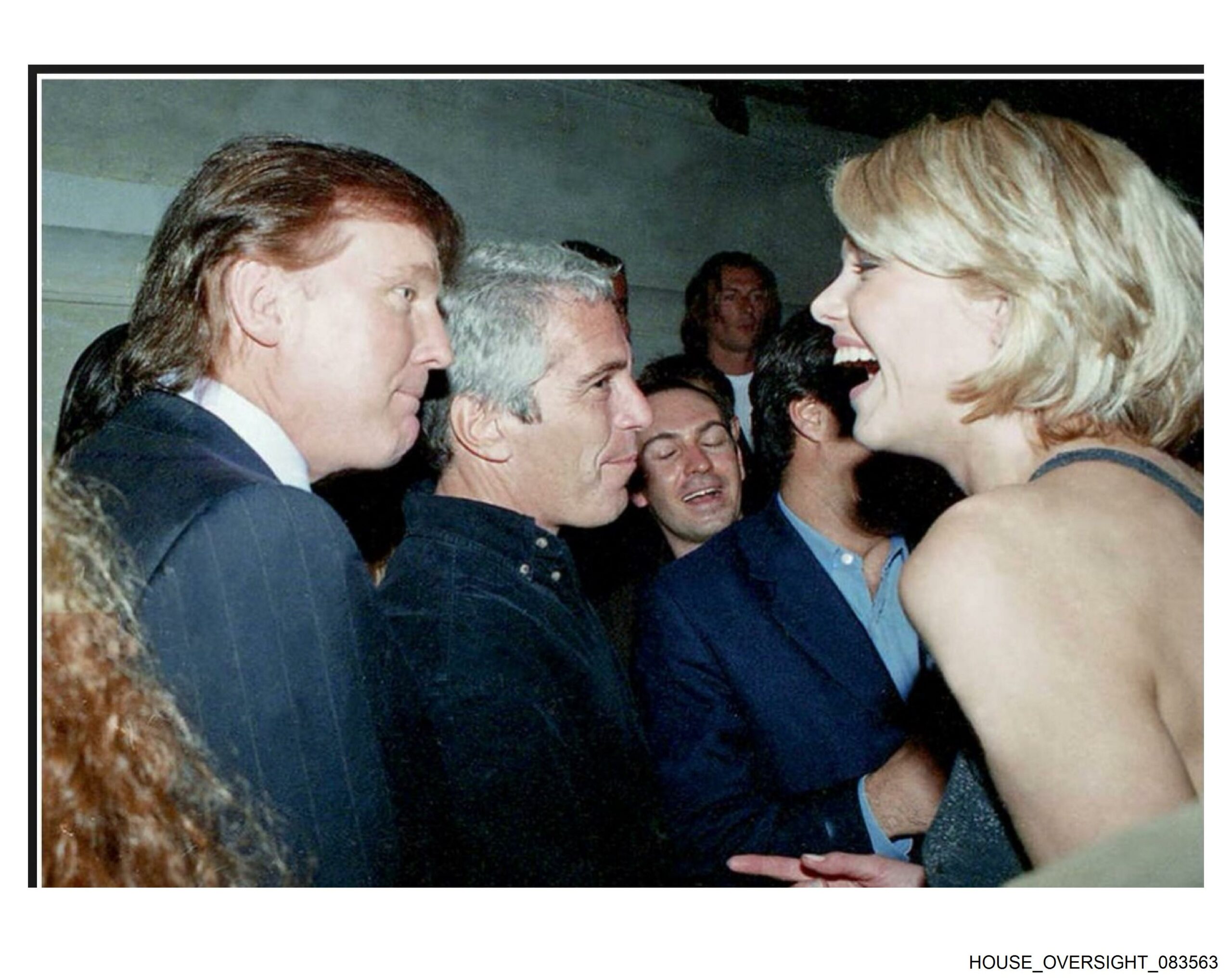 Trump voló al menos 8 veces en el jet de Epstein: “Comparte nuestro gusto por chicas jóvenes; le encantaba manosearlas”