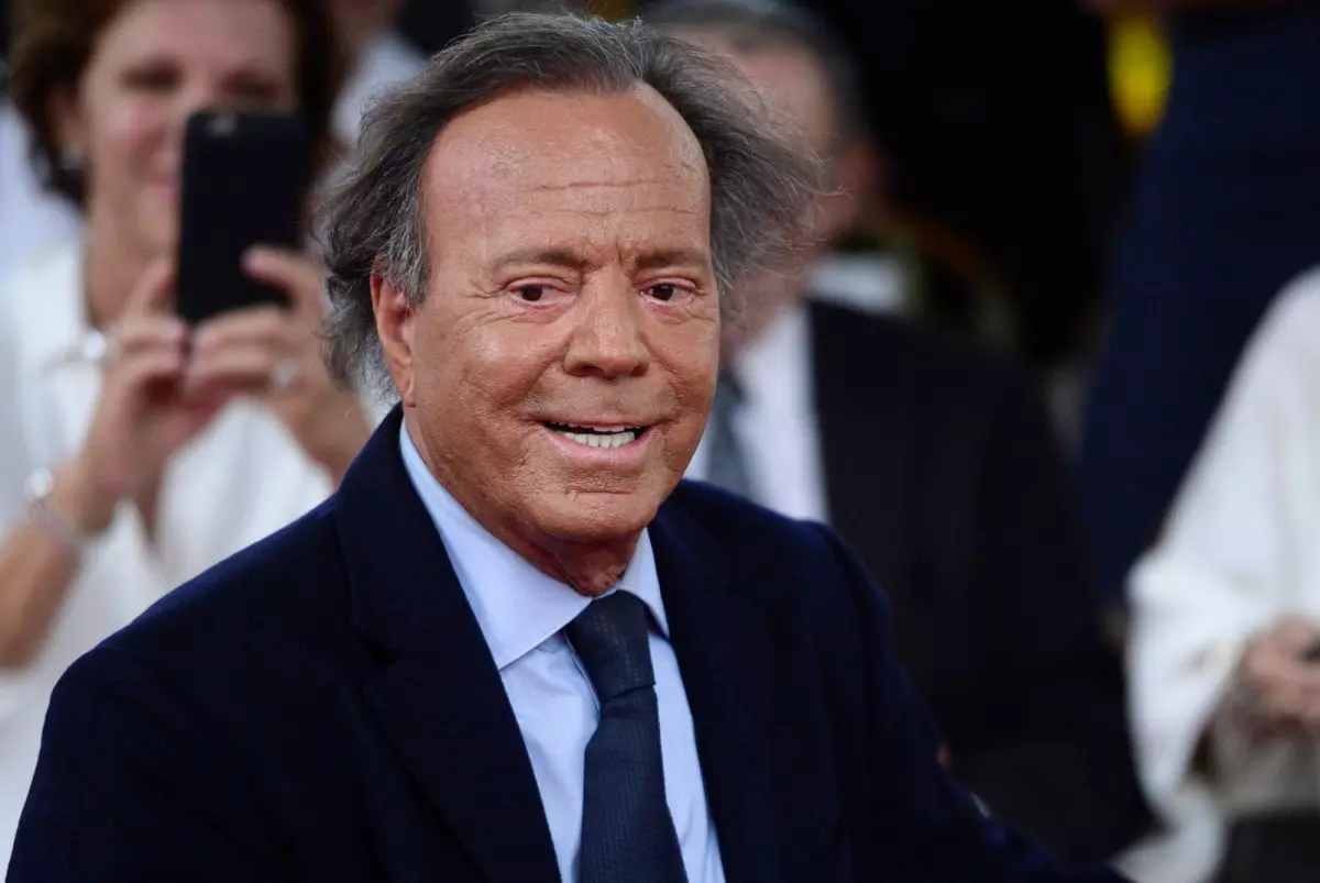 Fiscales españoles investigan acusaciones de agresión sexual contra Julio Iglesias
