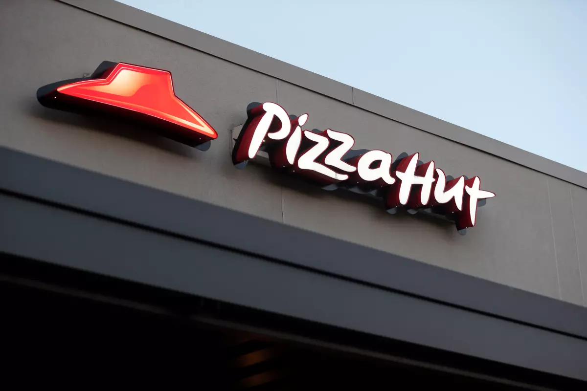 Pizza Hut cerrará 250 tiendas en EEUU en primer semestre de 2026; matriz evalúa vender la marca