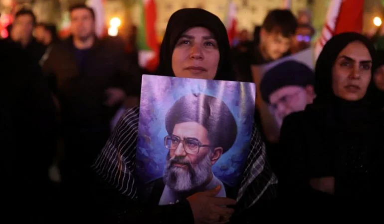 Quién tiene el poder en Irán tras la muerte del ayatolá Alí Jamenei y cómo se elige a su sucesor