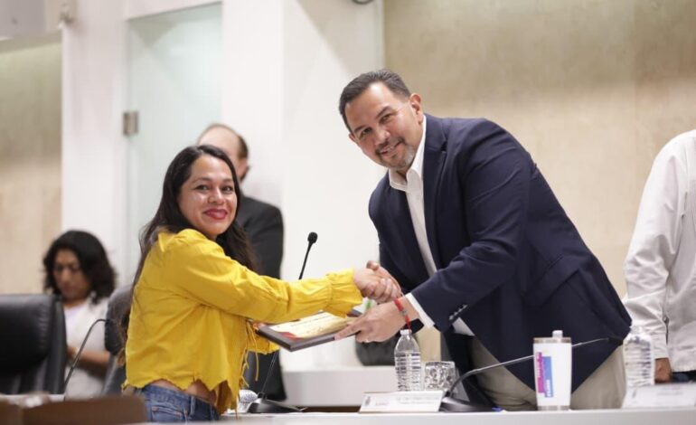 Reconocen en sesión del Ayuntamiento de Cd Juárez  labor de empleada de Limpia