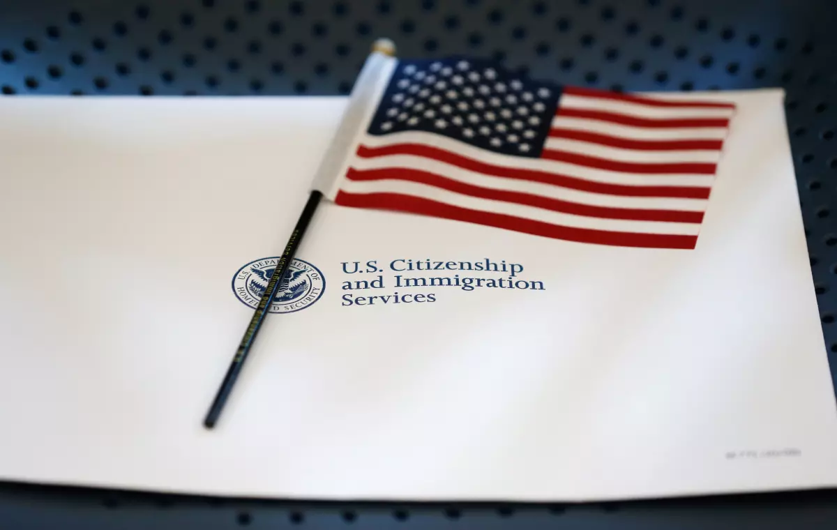 Gobierno de Trump obligaría a extranjeros que viven en EEUU a pedir “green cards” fuera del país