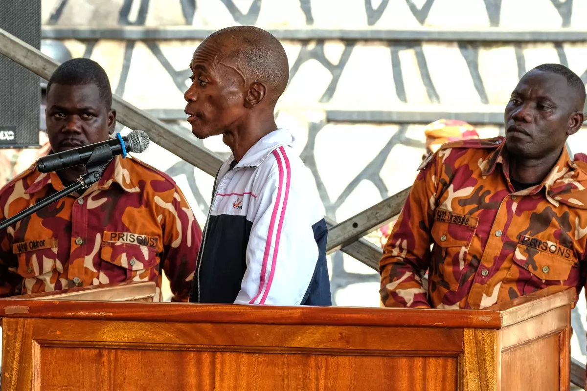 Un juicio en una carpa atrae multitudes: Uganda estrena corte móvil en juicio por 4 niños muertos