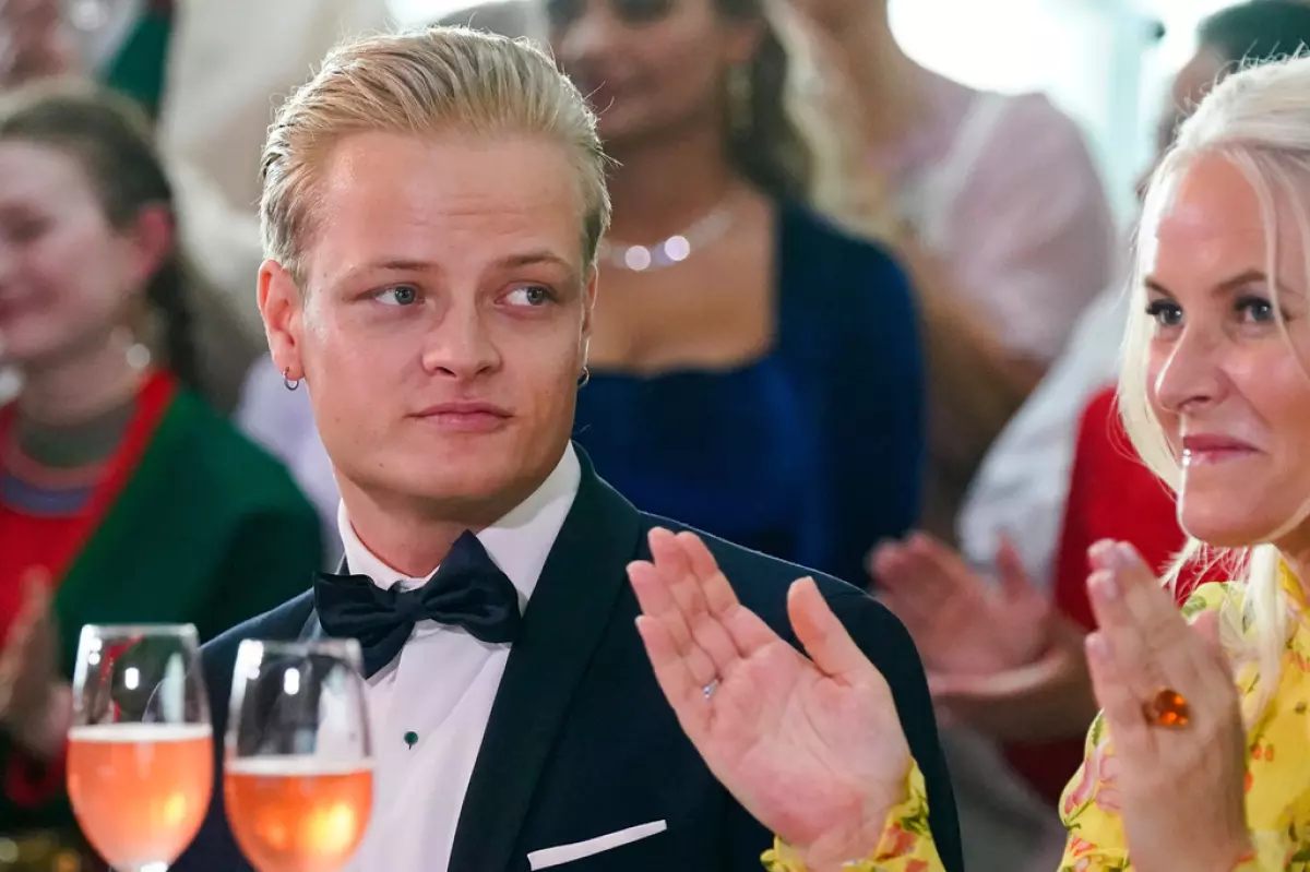El hijo mayor de la princesa heredera de Noruega es condenado a 4 años de prisión por violación