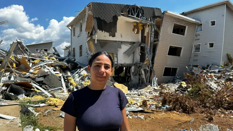 “Eran de cartón”: el colapso de más de 100 viviendas sociales turcas en el terremoto de Venezuela que pone bajo escrutinio el programa estrella de Chávez